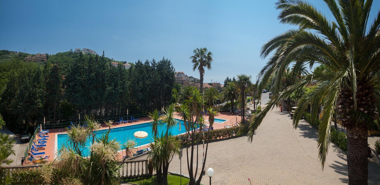 Campeggio Pian Dei Boschi Pietra Ligure Exteriér fotografie